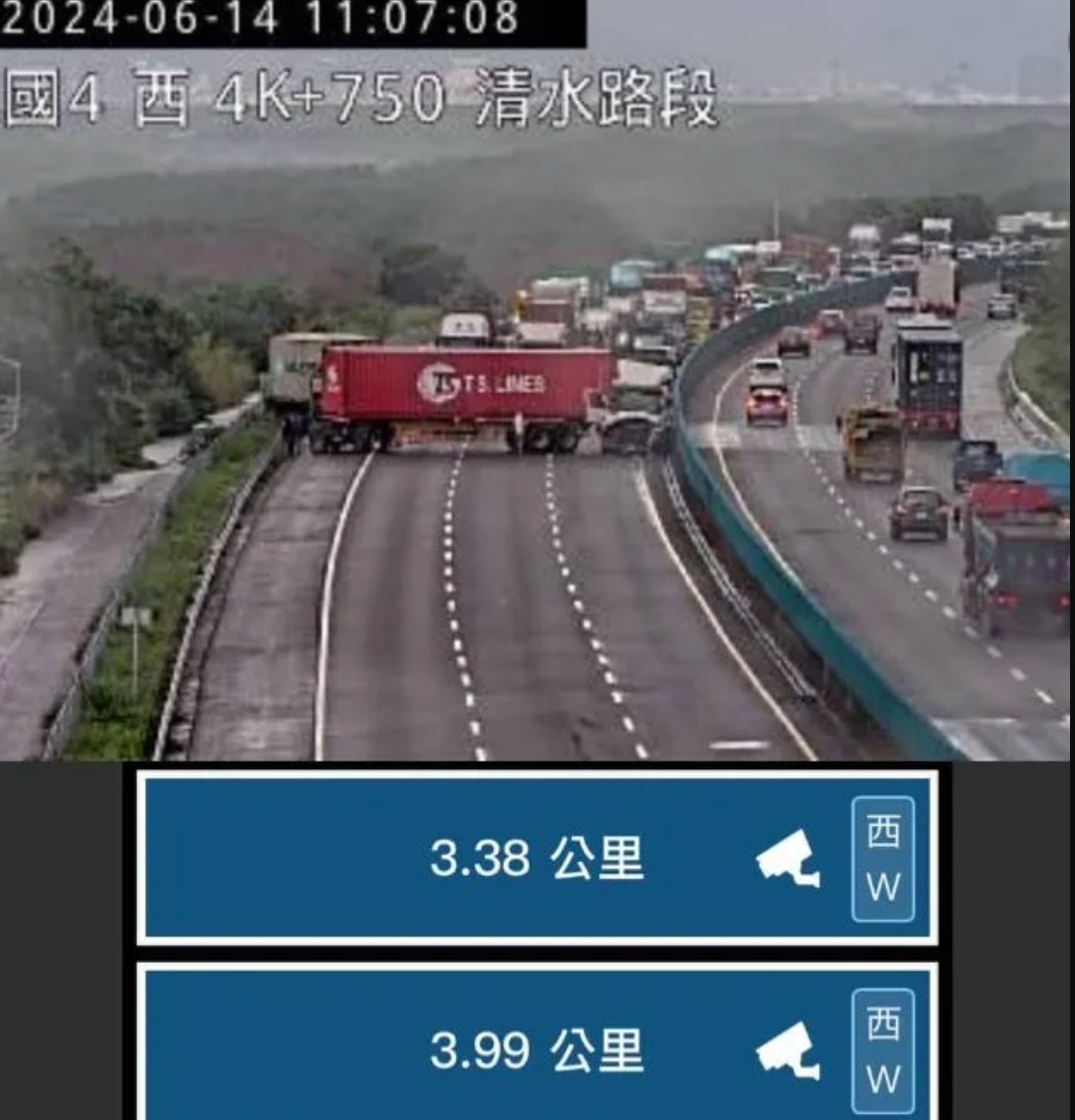 國道四號西向5.2km處，發生追撞車禍，聯結車佔據全線道。(圖／翻攝自高公局網站)