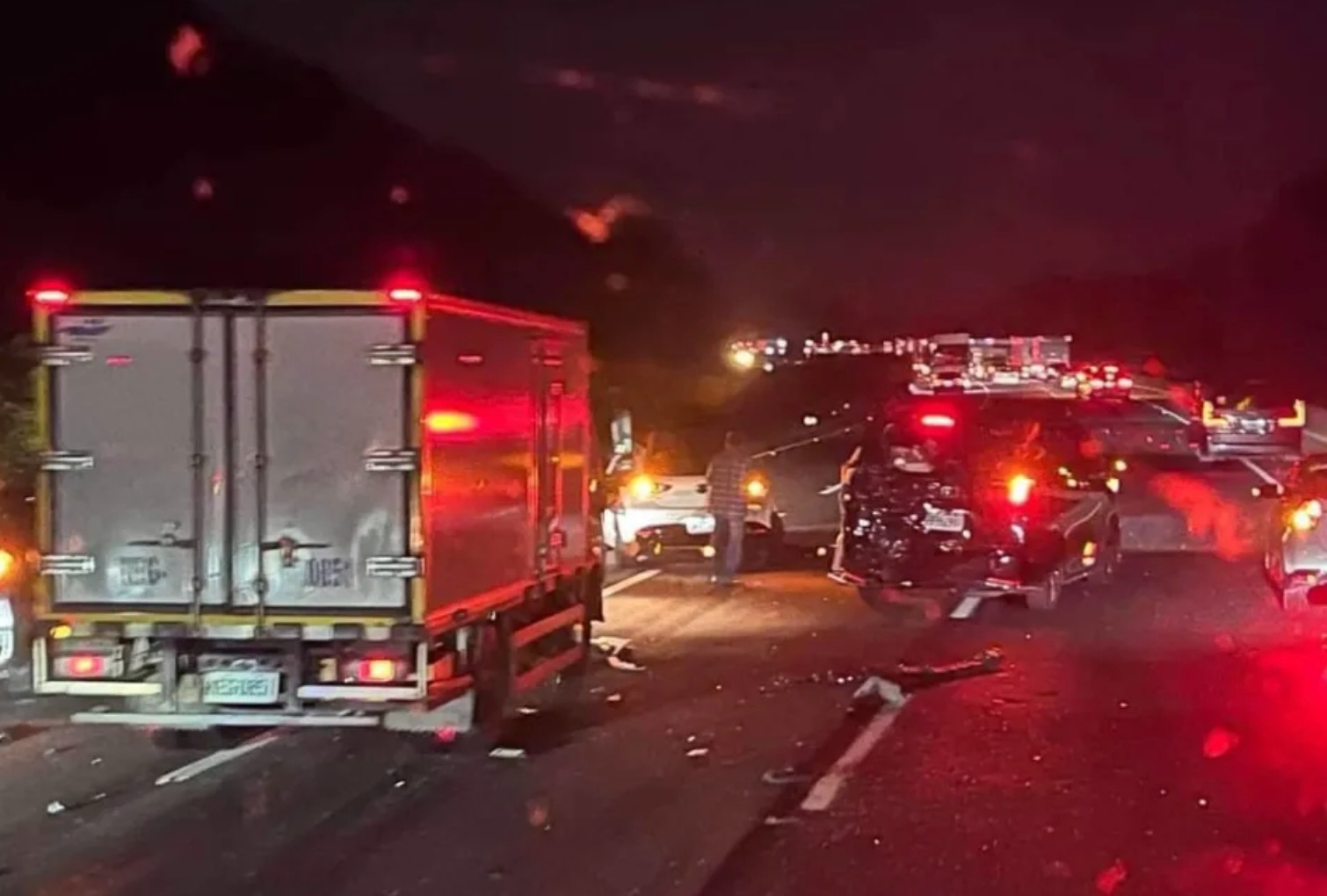 民眾路過拍下慘況。(圖/翻攝自記者爆料網)