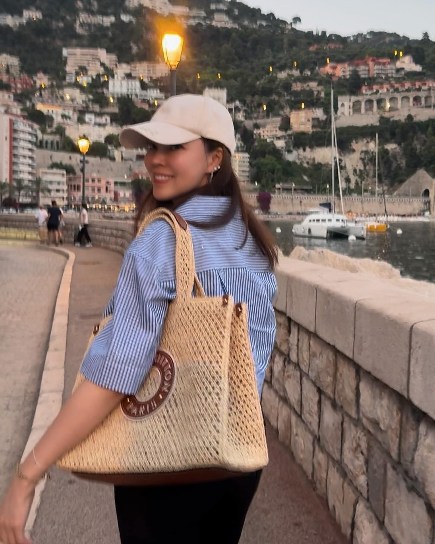 郭台銘愛妻曾馨瑩南法度假，晒127,000元LV名包引熱議