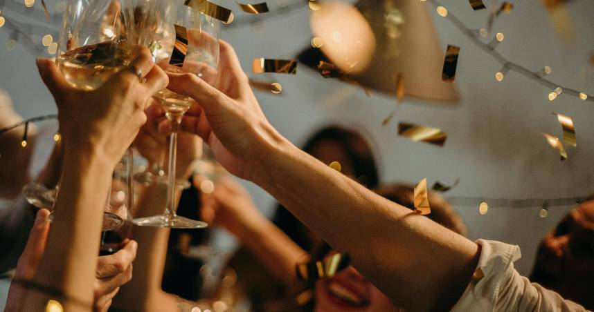 尾牙經費不足，新人被要求自掏腰包700元，網友熱議「這樣正常嗎？」