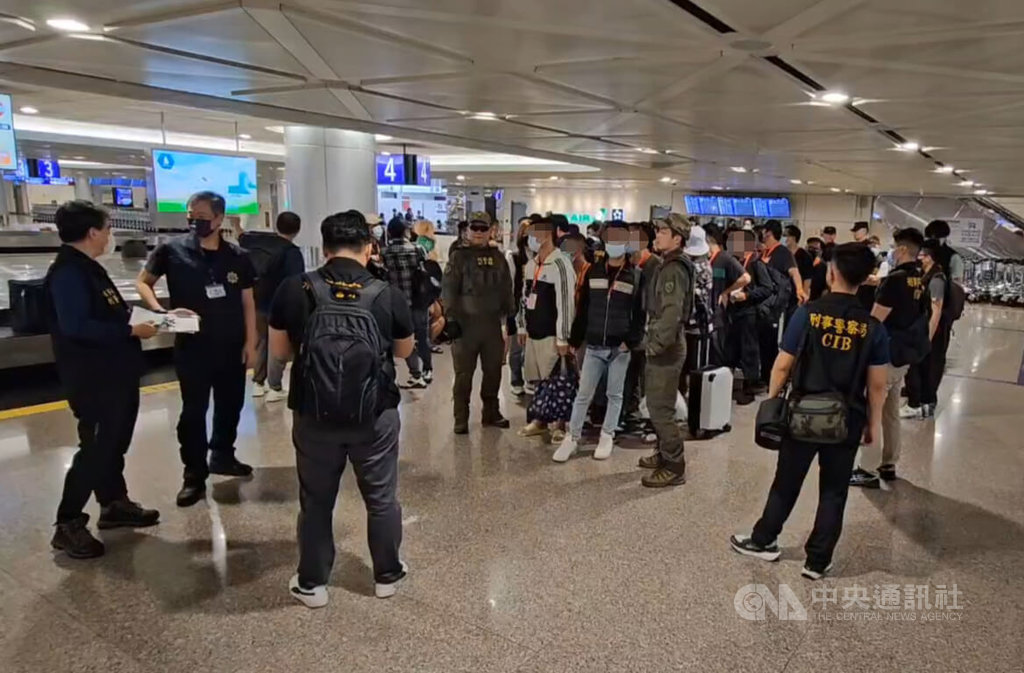 緬甸詐騙園區55人被接返台　25名通緝犯當場帶走依法歸案