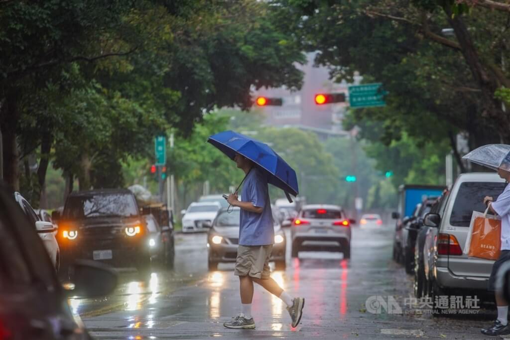 今天天氣偏熱、午後留心雷陣雨!西半部空品拉警報、馬祖有霧影響航班