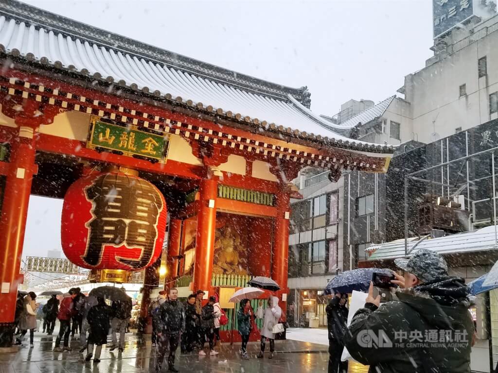 日本考慮調漲出國稅!外國觀光客太多,政府想拿來解決觀光公害