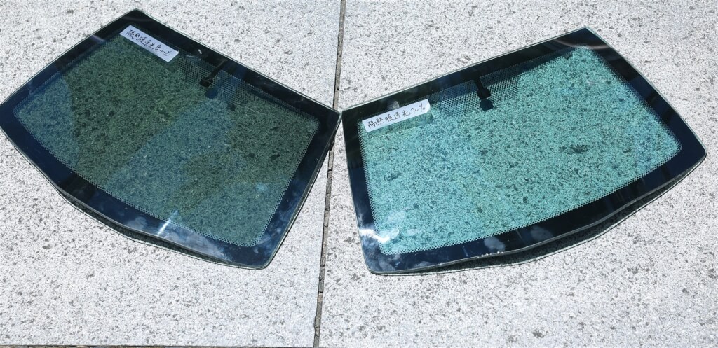 左為可見光透過率40%隔熱紙，右為可見光透過率70%隔熱紙。中央社記者吳家昇攝 114年6月30日