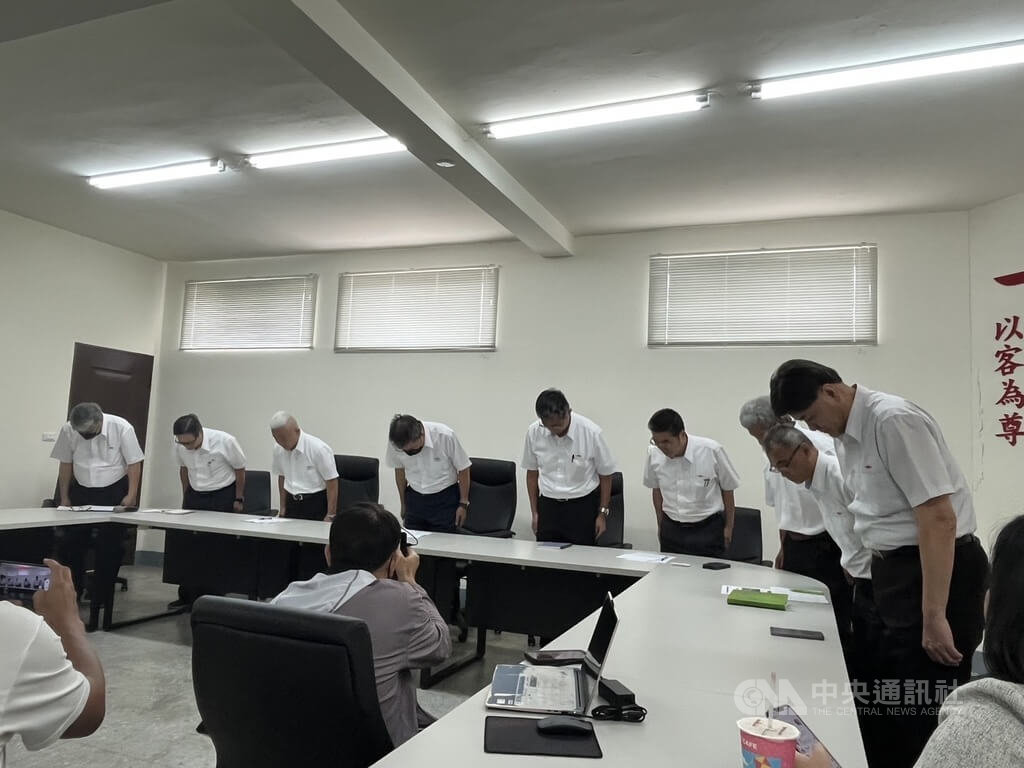 醫師走斑馬線遭撞亡　欣欣客運董事長鞠躬請辭負責