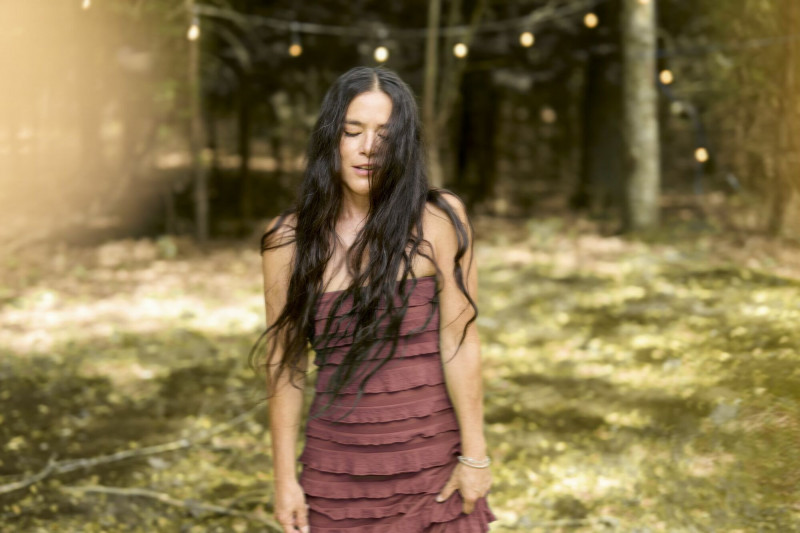 獨立音樂女神山形瑞秋10年後再出發！帶著《Starlit Alchemy》唱出失落與重生