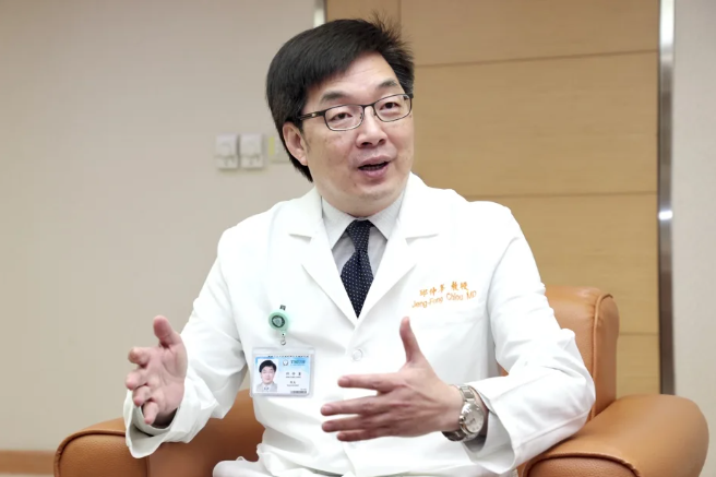 邱仲峯爆婚外情疑雲 與楊智惠傳緋聞 請辭北醫院長