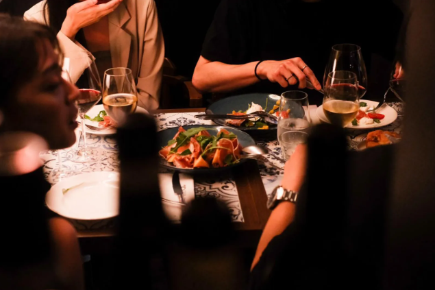 北市米其林推薦餐廳爆食安危機!老烤箱義式披薩餐酒逾40人上吐下瀉 業者急道歉停業整頓